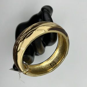 Gold Clasp Etched Bracelet